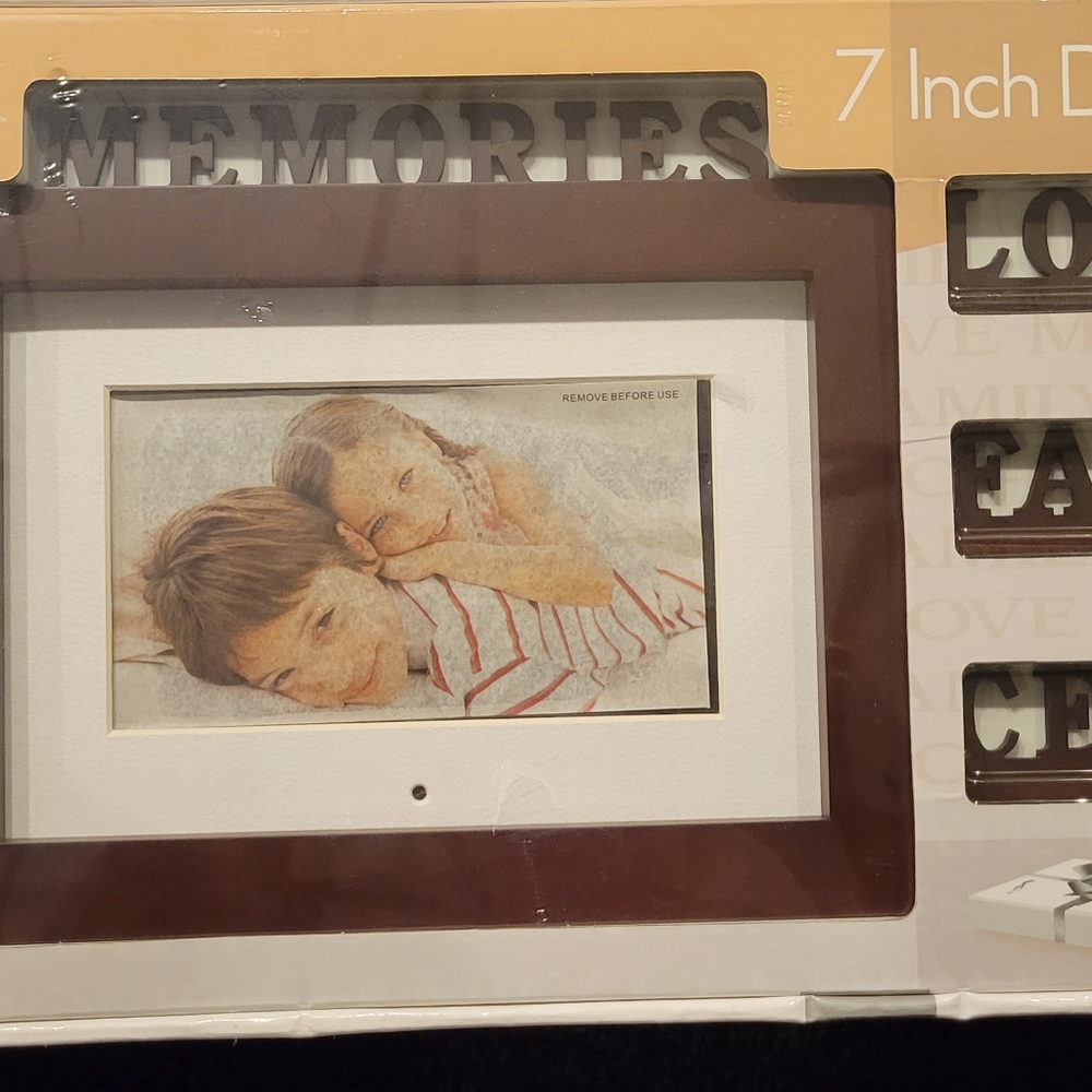 Digital Picture Frame - Picture 2 of 6